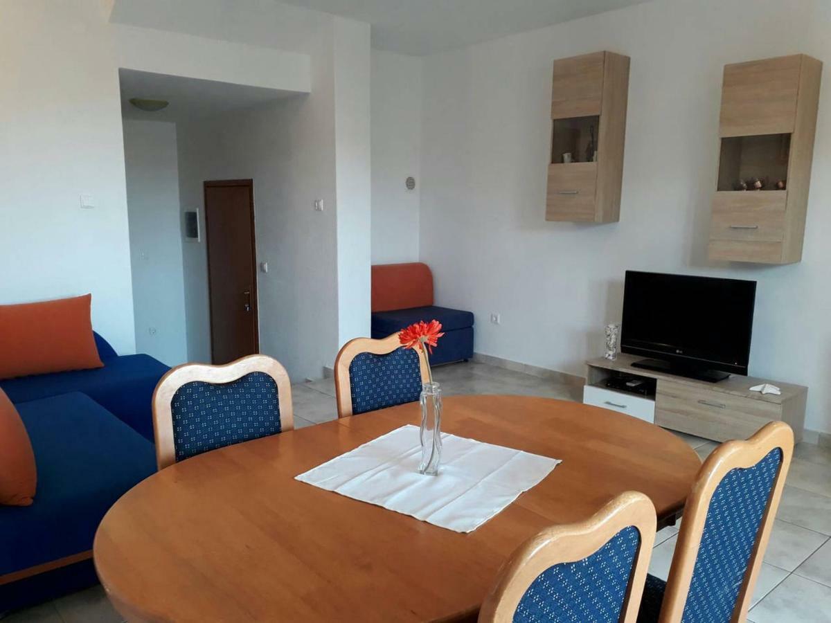 Apartments Golub Cesarica Eksteriør billede