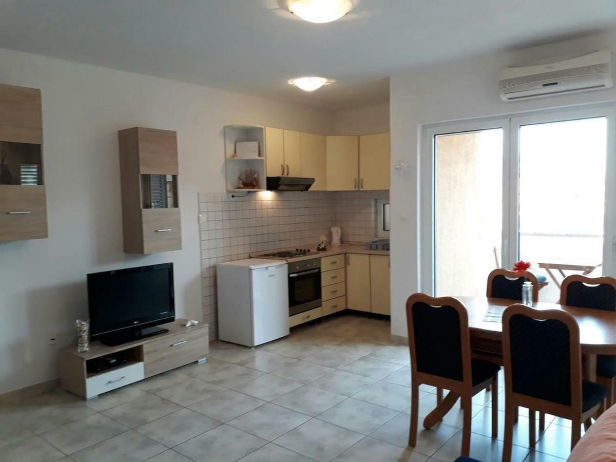 Apartments Golub Cesarica Eksteriør billede