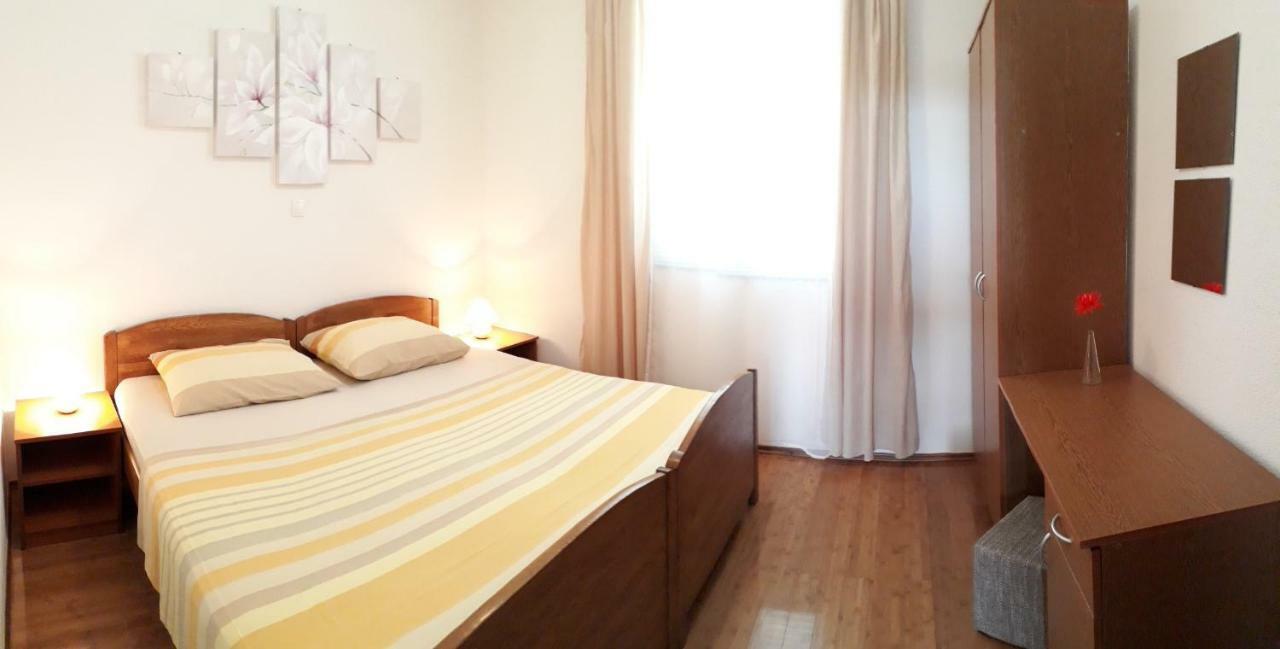 Apartments Golub Cesarica Eksteriør billede